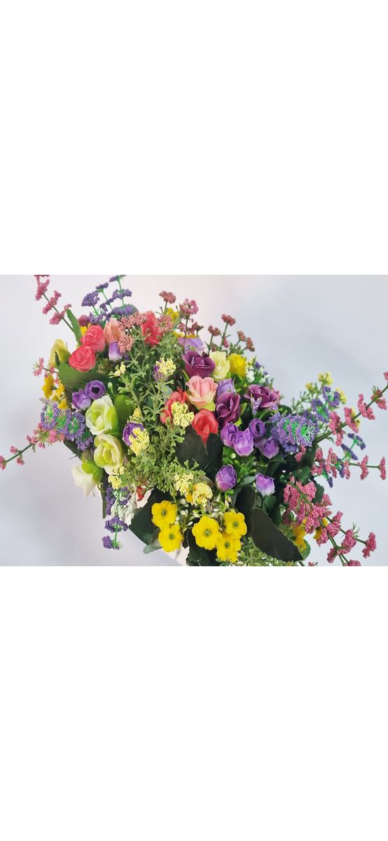 Aranjament flori artificiale multicolore, în cutie albă