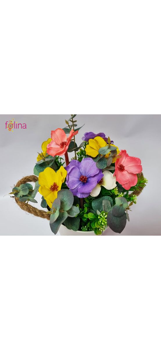Găletuşă decorativă albă, cu flori artificiale multicolore, 25 cm înălţime