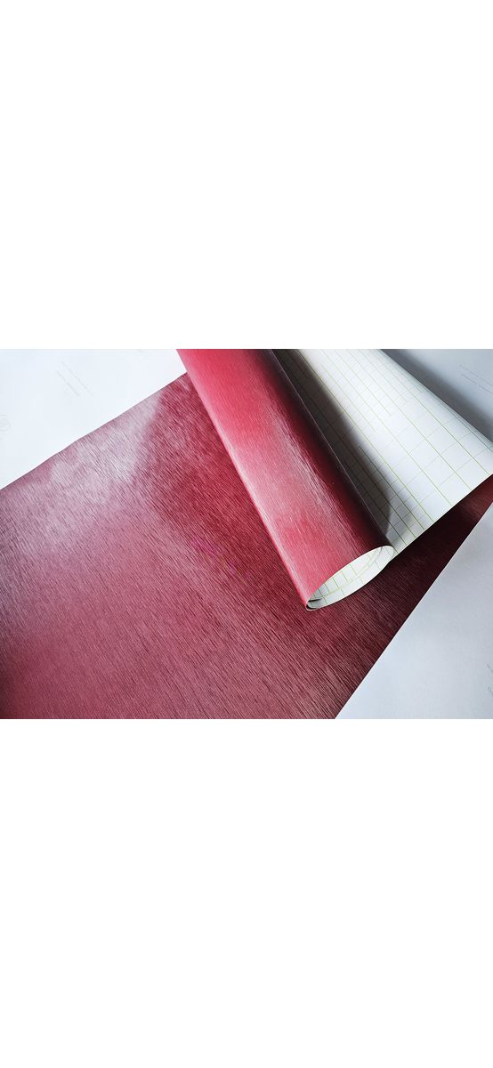 Autocolant vişiniu cu efect metalic brushed, aspect mat, rolă de 100x200 cm