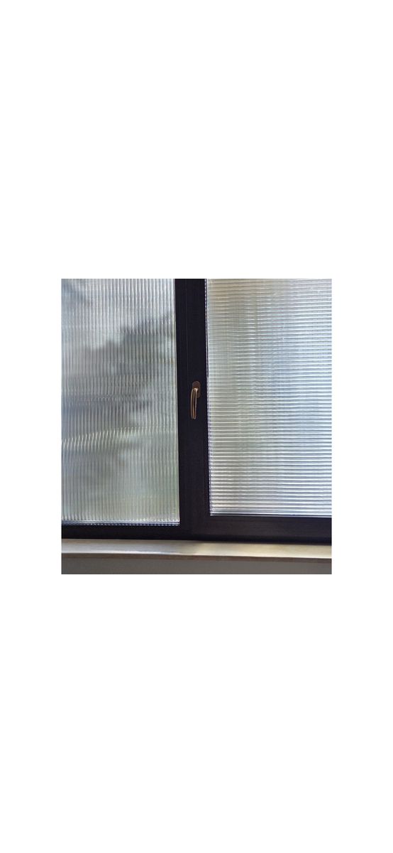 Folie geam autoadezivă efect sticlă canelată embosată, rolă 75x150 cm