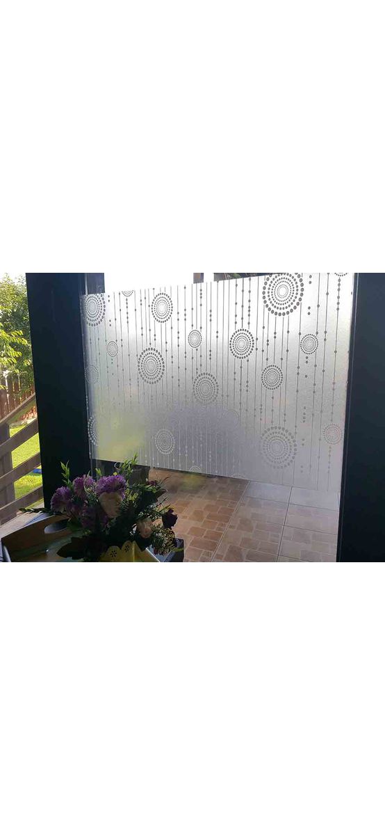 Folie geam autoadezivă Folina Strings, sablare cu model geometric alb, 90 cm latime