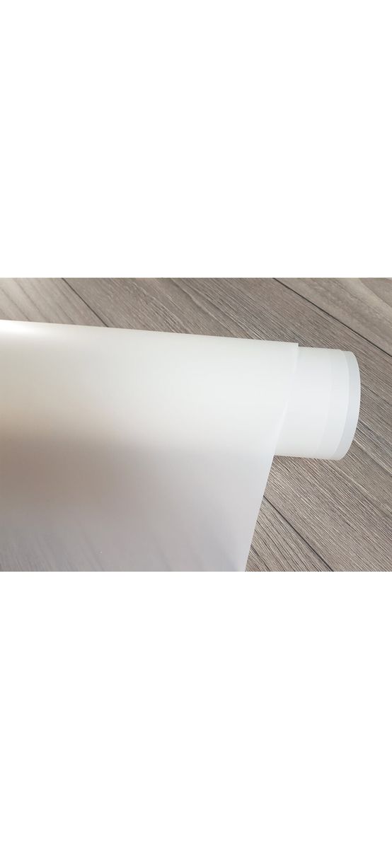 Folie geam sablat White Matte, autoadezivă, mată cu aspect lăptos, lățime de 152 cm, racletă de aplicare inclusă