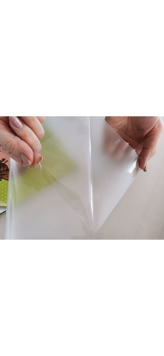 Folie transparentă mată pentru protecţie mobilă, Folina, cu adeziv, 0,1 mm grosime - 152 cm lăţime