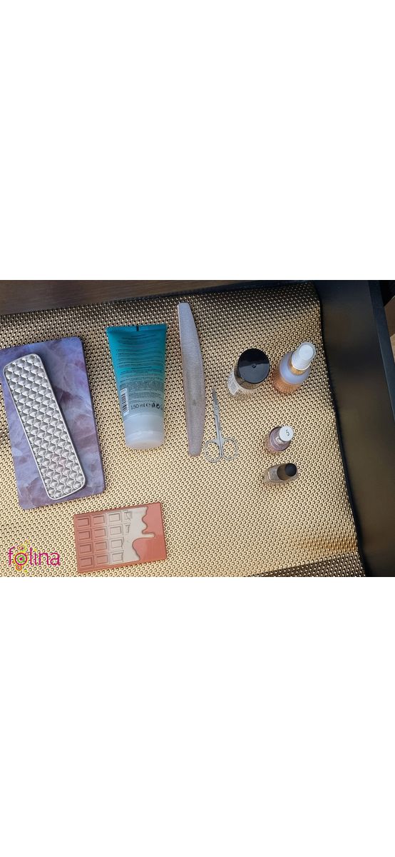 Folie protecţie sertar cu aspect metalic auriu, fără adeziv, material impermeabil, rolă de 45cm x 10 metri