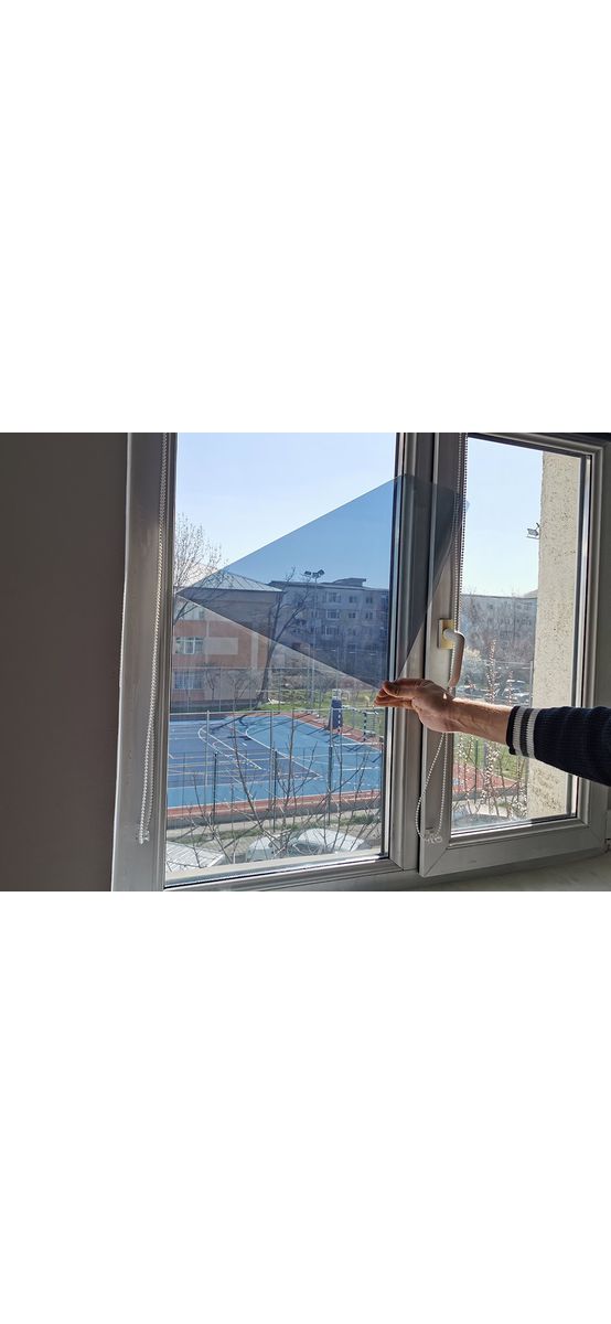Folie protecție solară 75%,  Reflectiv SOL101, argintiu metalizat deschis, cu aplicare la interior, 152  cm latime