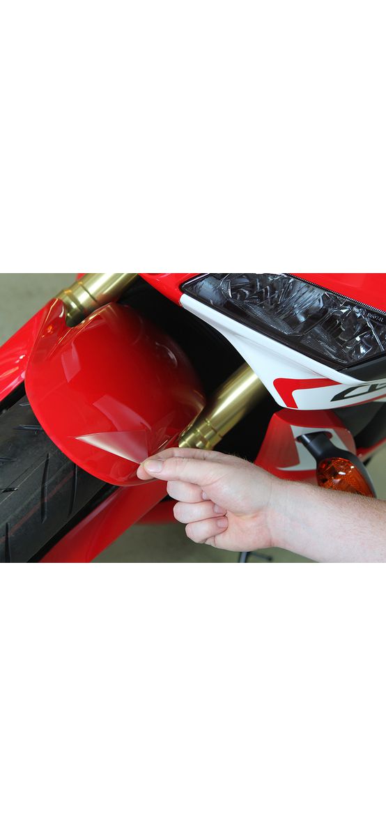 Folie de protecție transparentă împotriva zgârieturilor și razelor UV pentru autoturisme, motociclete și biciclete, rolă 5 cm x 5 m, racletă inclusă