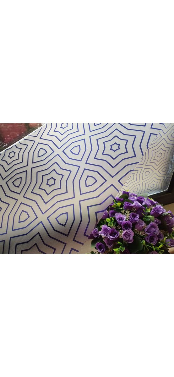 Folie geam autoadezivă Emeli, Folina, model geometric mov, 100 cm lăţime