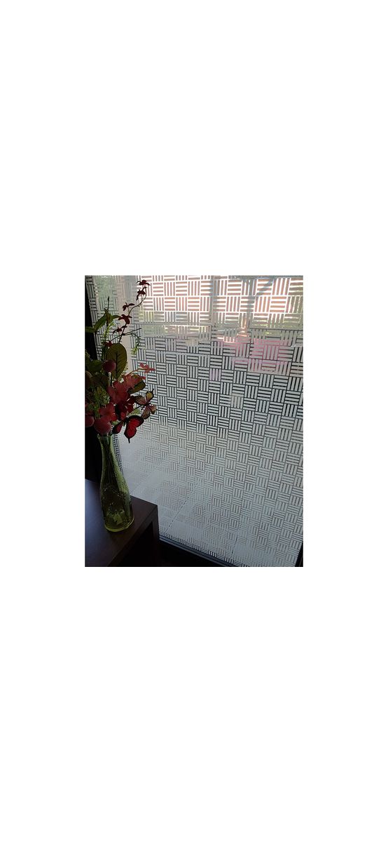 Folie geam autoadezivă Arlo, cu model geometric alb pe fundal transparent, rolă de 75x200 cm