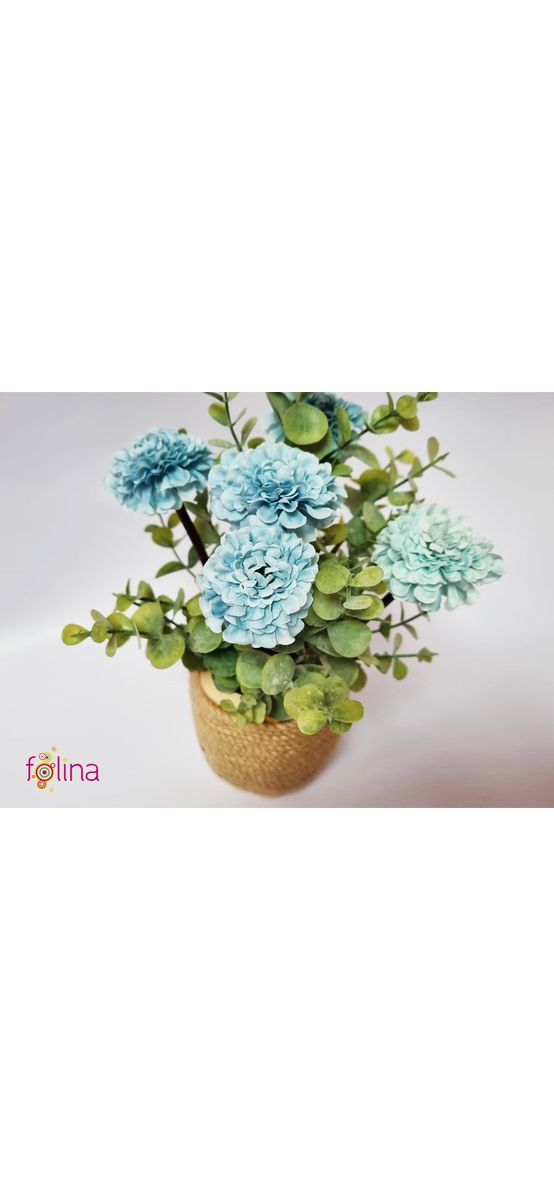 Ghiveci din ceramică cu flori artificiale albastre şi eucalipt, 20 cm 
