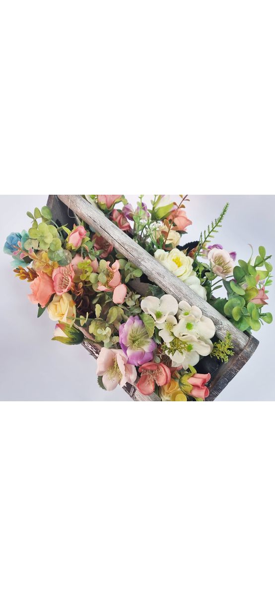 Flori artificiale în nuanţe pastel, Folina, aranjament în lădiţă din lemn