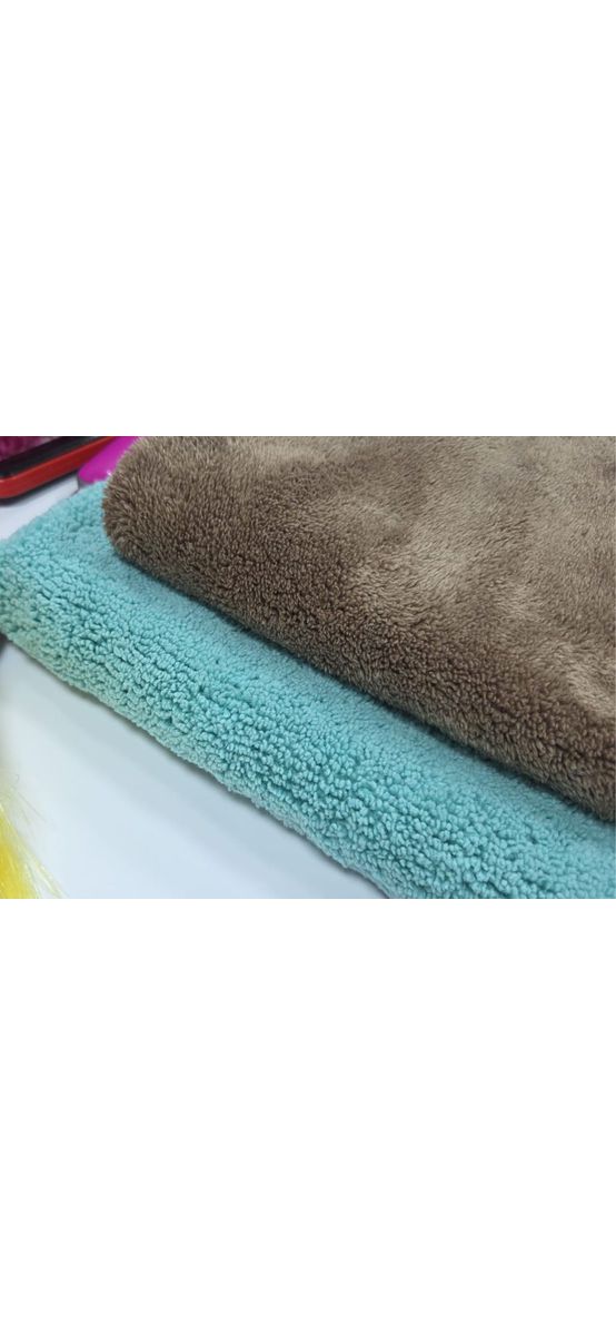 Set 2 lavete microfibră și 3 pămătufuri praf – curățare rapidă și eficientă