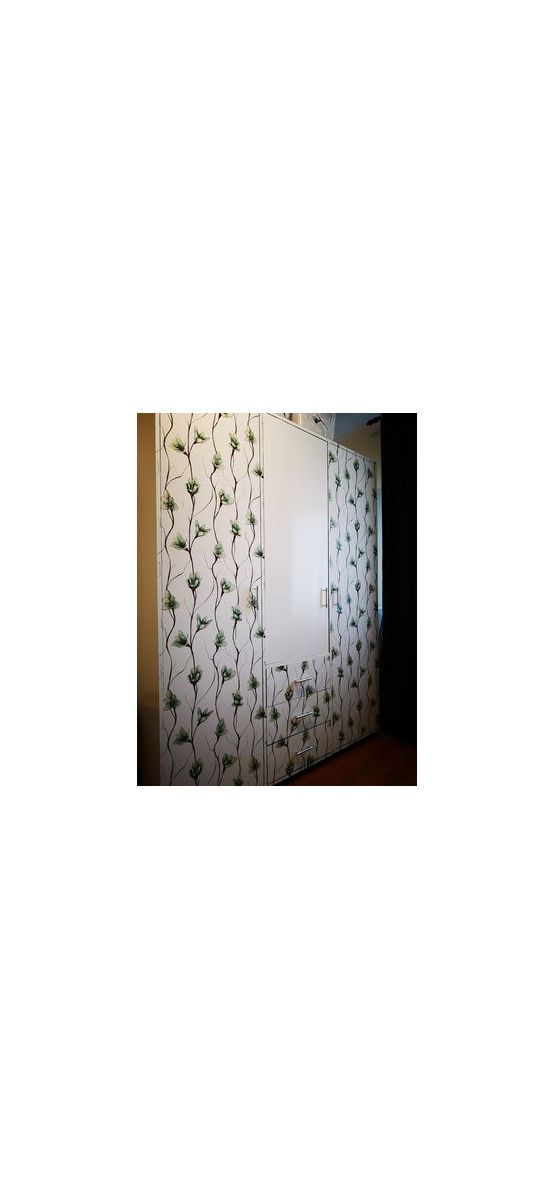 Autocolant mobilă decorativ, Folina, alb cu model floral verde, 100 cm lăţime