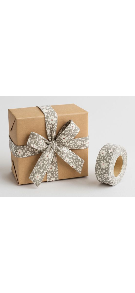 Panglică textilă decorativă, gri cu model floral alb, rolă de 20 metri lungime