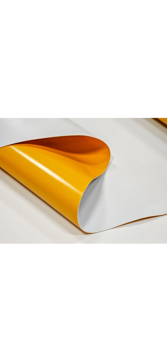 Piele ecologică autoadezivă albă, aspect natural, grosime 0,8 mm, lățime 140 cm
