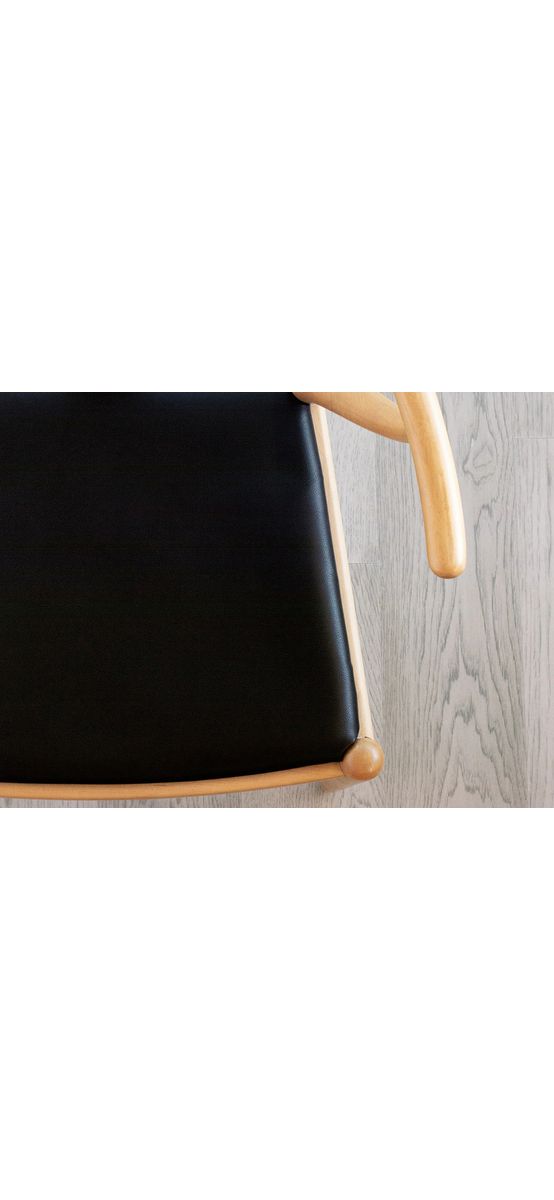Piele ecologică autoadezivă neagră, aspect natural, moale și flexibilă, grosime 0,8 mm, lățime 140 cm