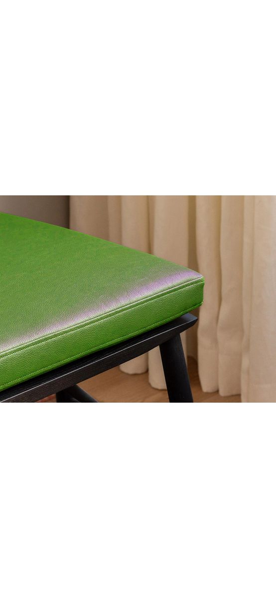 Piele ecologică autoadezivă culoare verde , aspect natural, moale și flexibilă, grosime 0,8 mm, lățime 137 cm