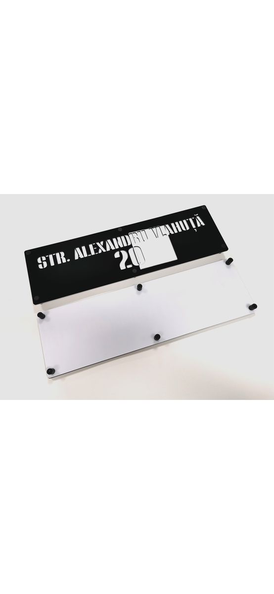 Plăcuţă 3D cu număr și/sau adresă casă, din plexi alb și negru, cu text personalizat