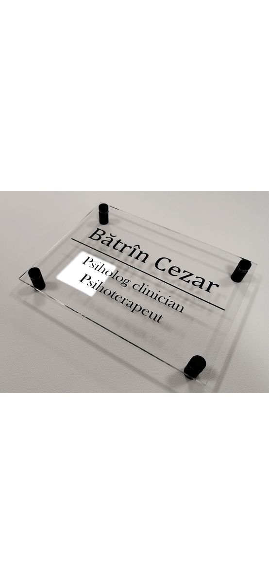 Plăcuţă adresă, din plexiglass transparent și scris din vinil, cu text personalizat