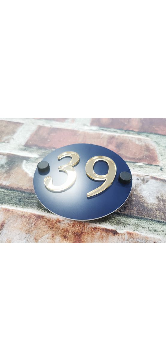 Plăcuţă cu număr casă, din bond, personalizată, cu 2 distanțiere incluse