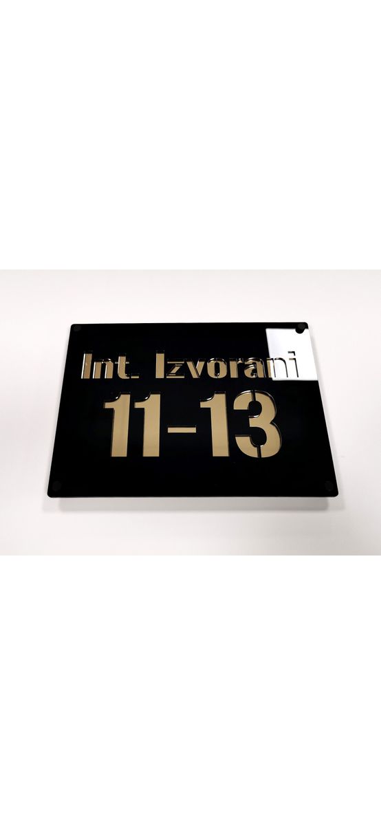 Plăcuţă 3D cu număr și/sau adresă casă, din plexi negru și auriu, cu text personalizat