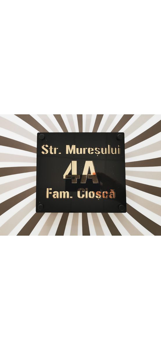 Plăcuţă 3D cu număr și/sau adresă casă, din plexi negru și auriu, cu text personalizat