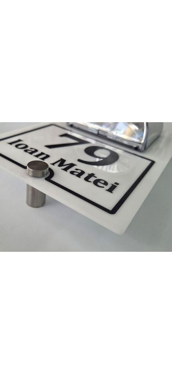 Plăcuță adresă personalizată cu lampă LED, 2 distanțiere incluse – 15x23 cm