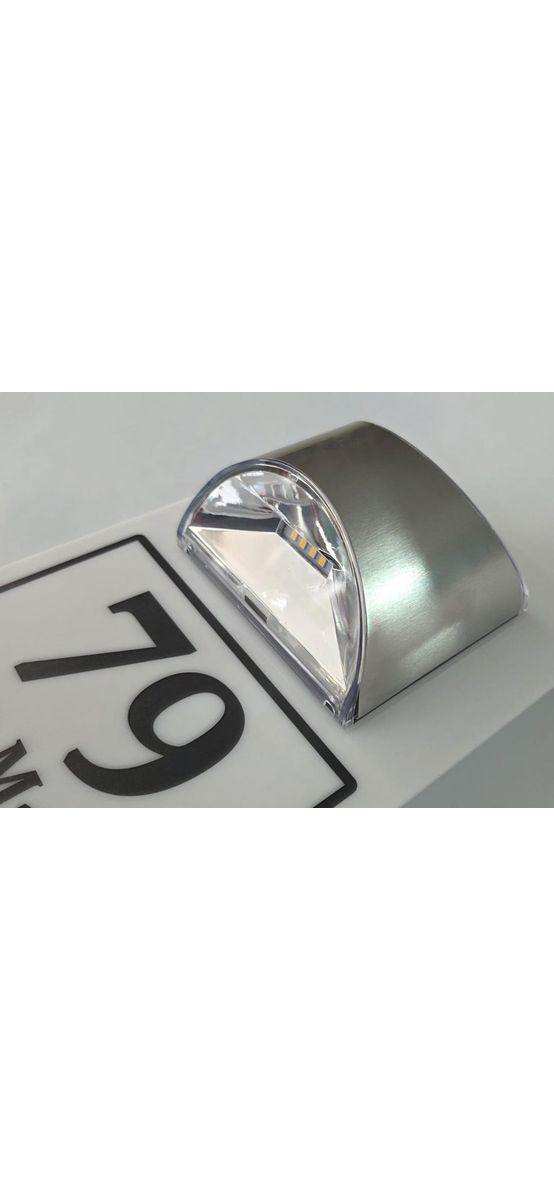 Plăcuță adresă personalizată cu lampă LED, 2 distanțiere incluse – 15x23 cm