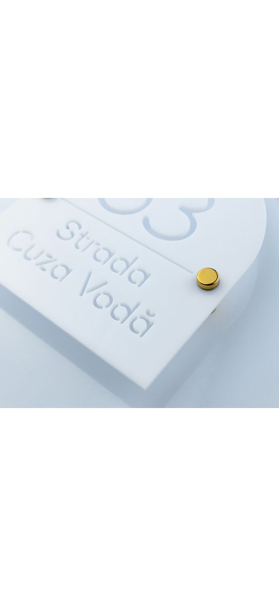 Plăcuță număr și adresă casă din plexiglass, cu text personalizat prin decupare