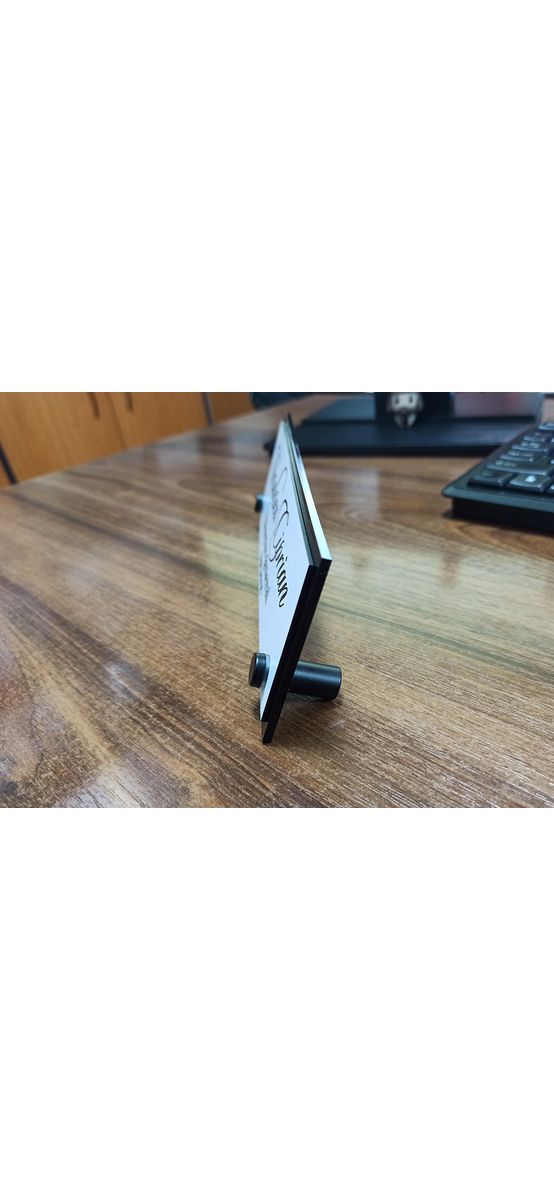 Plăcuță pentru birou, model din două straturi cu text personalizat imprimat la UV, 20x7 cm