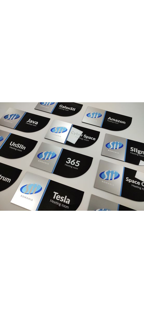 Plăcuță personalizată cu print UV pentru birouri, spații comerciale, firme și instituții, distanțiere incluse