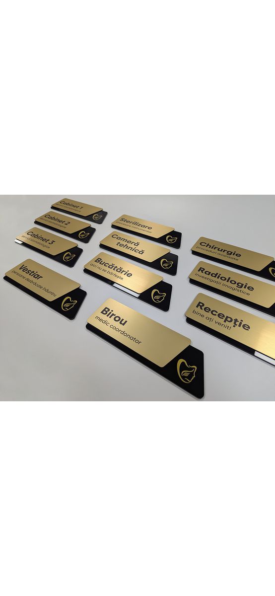 Plăcuță personalizată modernă cu print UV pentru birouri, spații comerciale, firme și instituții