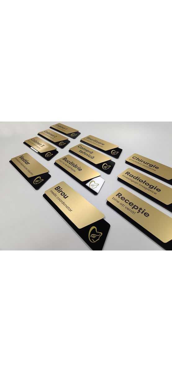 Plăcuță personalizată modernă cu print UV pentru birouri, spații comerciale, firme și instituții