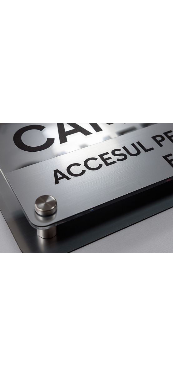Plăcuță personalizată la comandă cu adresa sau afacerea ta cu logo, text sau grafică, printare UV, distanțiere incluse