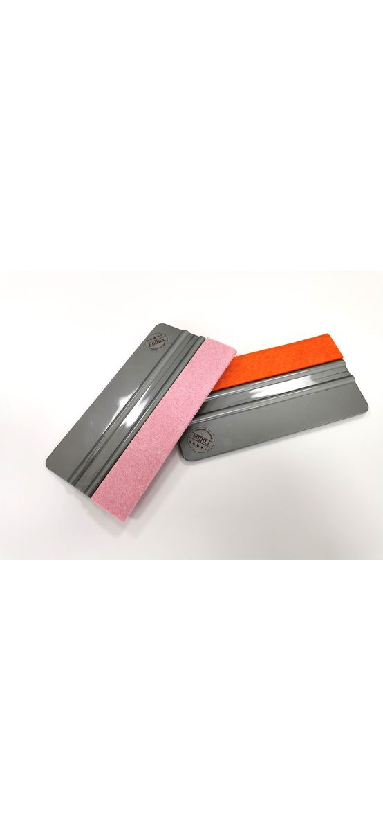 Racletă pentru aplicare folie, autocolant şi stickere, din plastic, dimensiuni 15x7,5 cm cu o latură cu pâslă