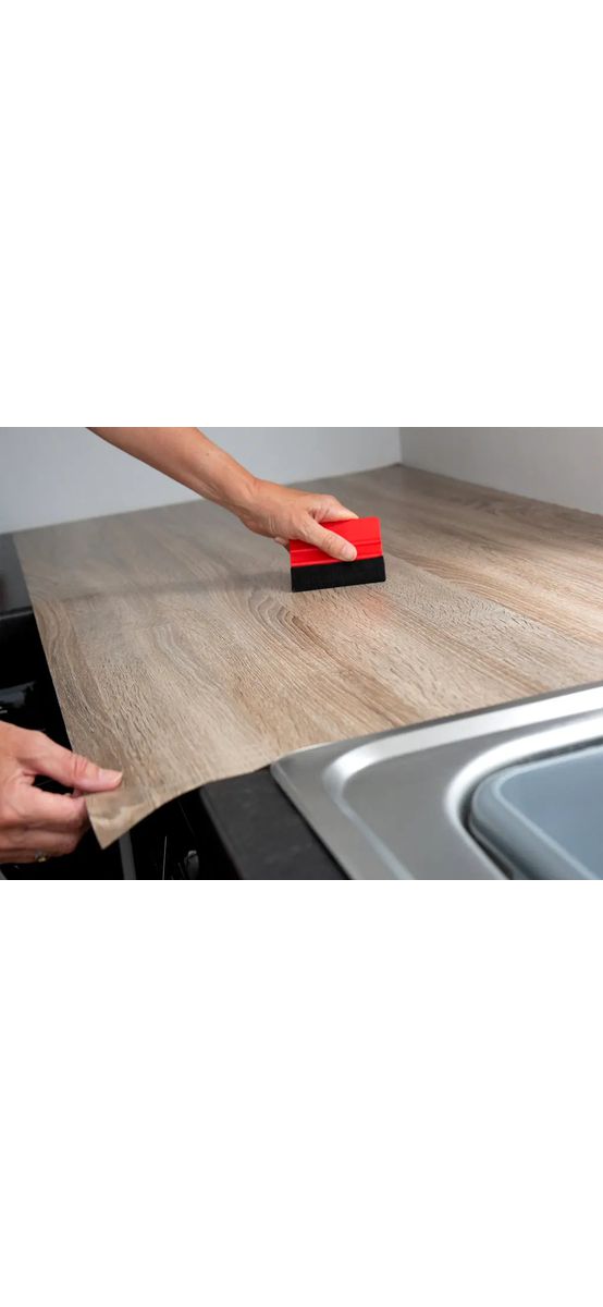 Racletă pentru aplicare folie, autocolant şi stickere, din plastic cu o latură cu pâslă