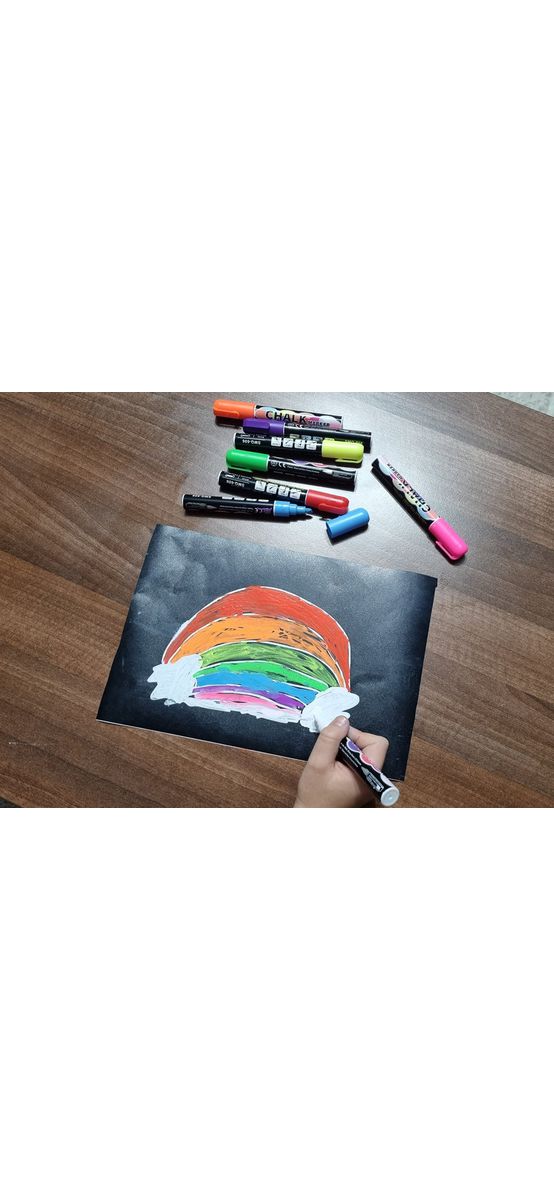 Set 5 coli A4 folie autoadezivă tip tablă de scris blackboard şi 8 markere cretă lichidă colorată