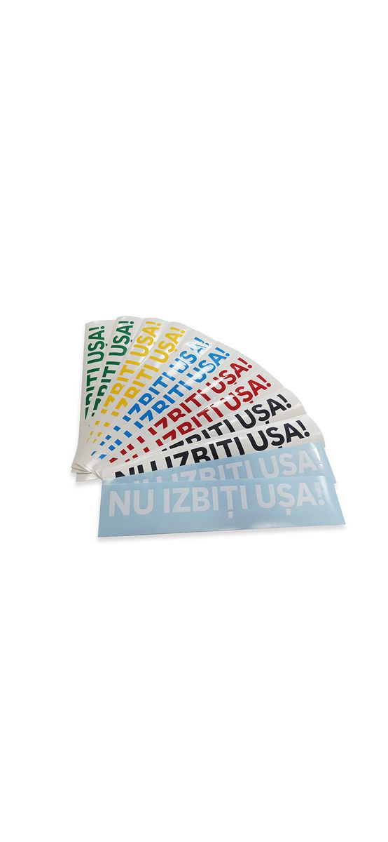 Set 2 stickere cu mesajul 'Nu izbiți ușa!', ideal pentru serviciile de taximetrie, Uber sau Bolt - culoare la alegere
