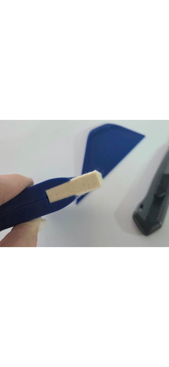 Set unelte montaj tapet și folii autoadezive – racletă aplicare, spatulă colțuri și cutter profesional