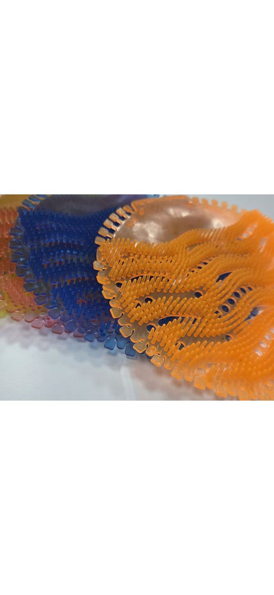 Perie toaletă silicon cu suport tip agățătoare + 6 site parfumate anti-stropire pentru pișoar