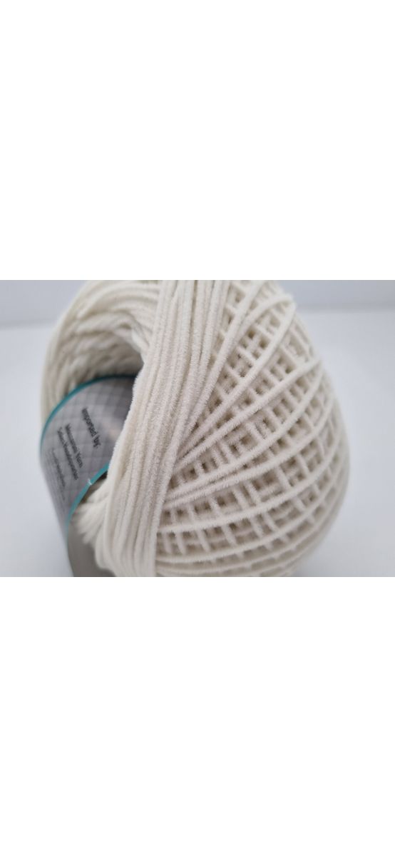 Snur catifelat alb, Maccaroni Suede, pentru tricotat si crosetat