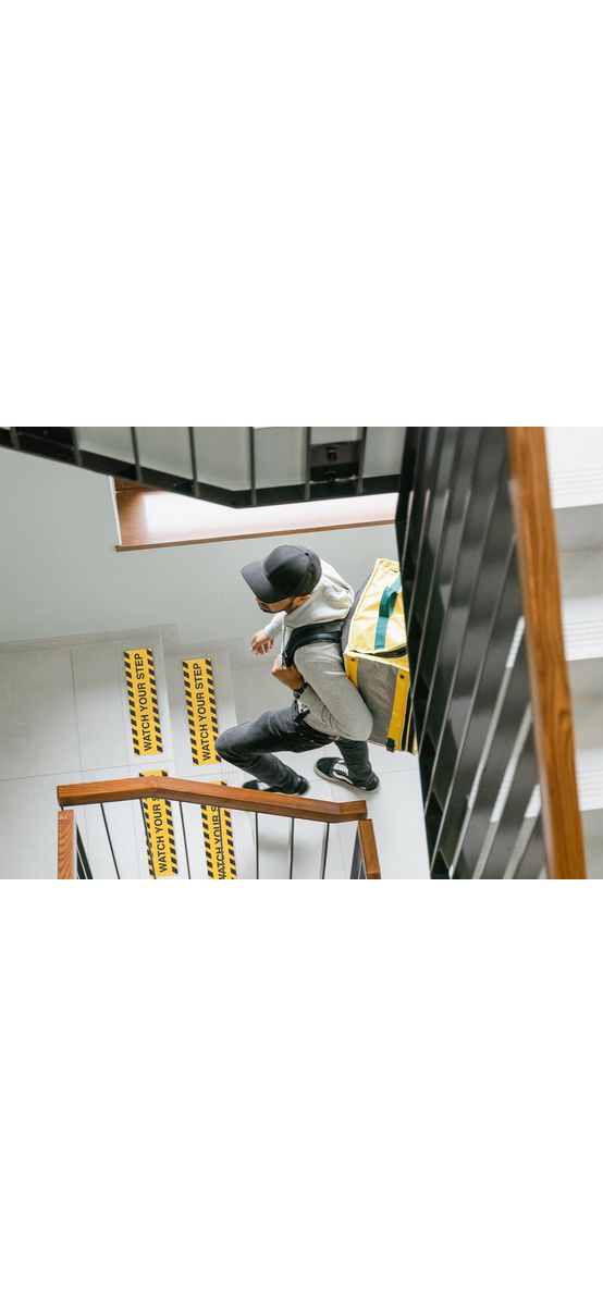 Sticker antiderapant pentru podea cu mesajul 'Watch your step', autoadeziv cu granulație grosieră, Folina, 60x16 cm, set 2 stickere