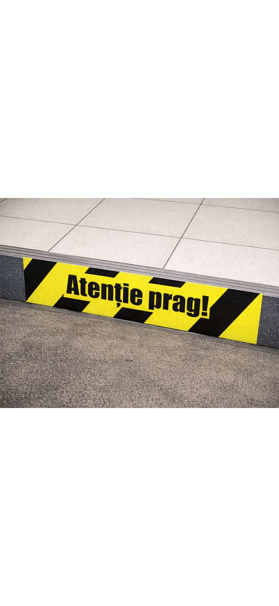 Sticker antiderapant podea „Atenție la prag” 100×30 cm – autocolant avertizare și marcaj podea