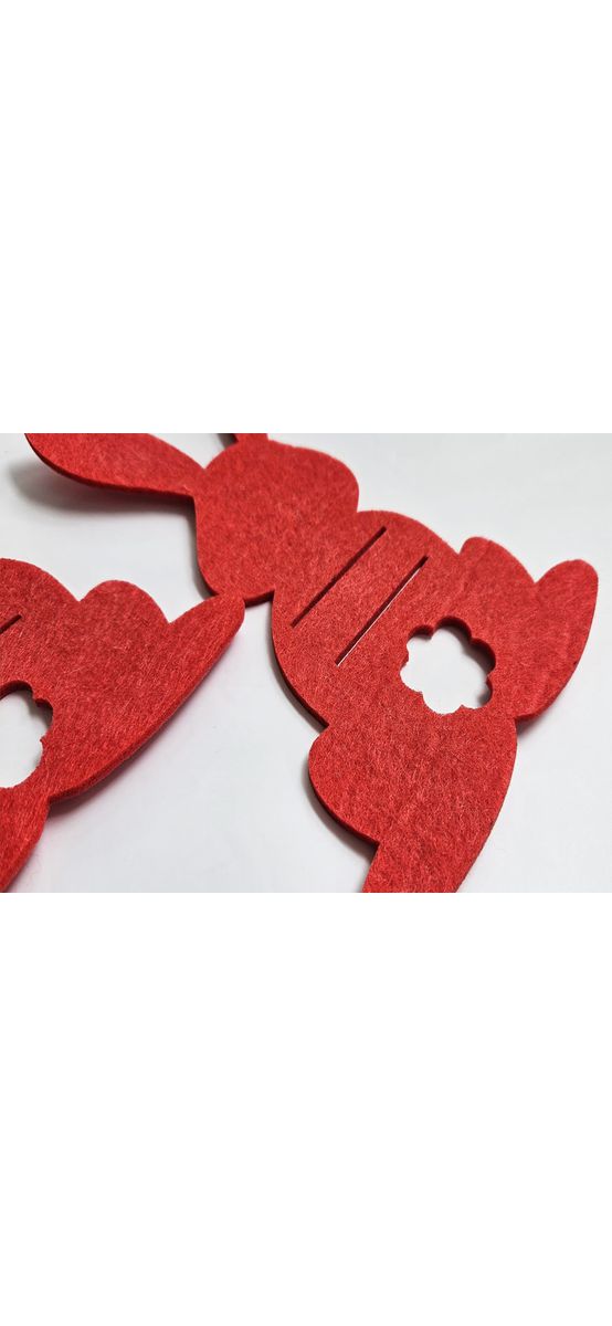 Suport decorativ pentru tacâmuri, iepuraşi din pâslă roşie, set 4 bucăţi
