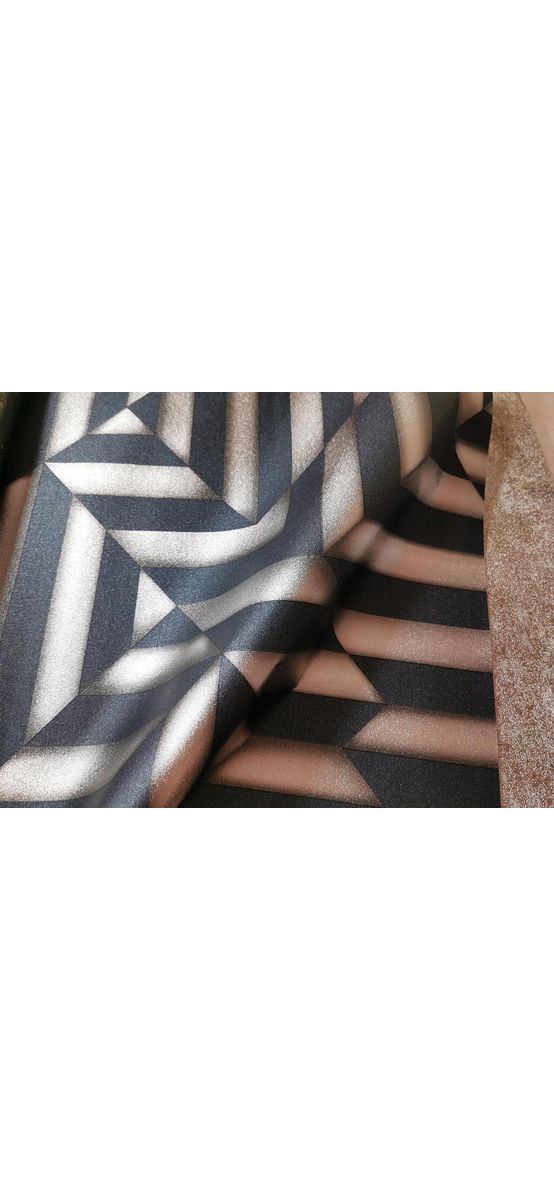 Tapet modern negru, Ugepa, model geometric cu efect metalic auriu, Galactik L85809