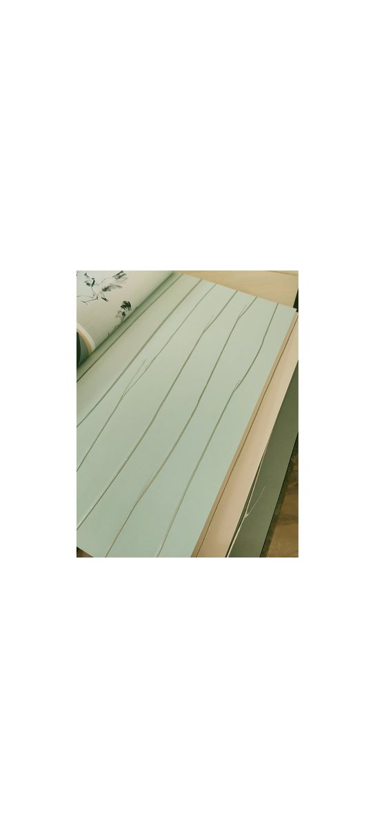 Tapet vernil cu linii argintii în relief, Marburg 63406