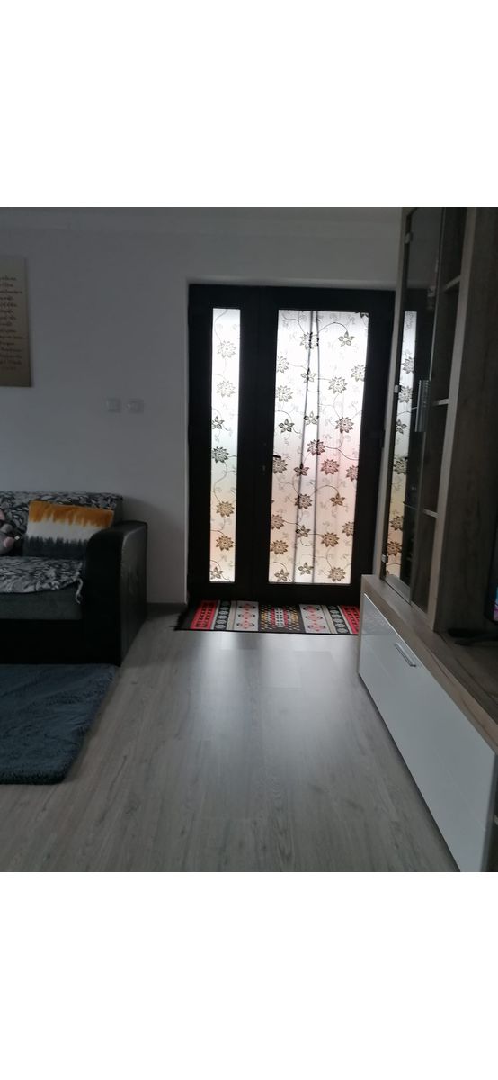 Folie geam autoadezivă Dora, Folina, sablare cu imprimeu floral negru, lățime 100 cm
