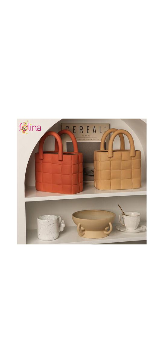 Vază ceramică maro teracotă în formă de geantă